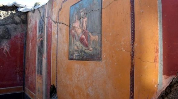 В Помпеях нашли изображение Нарцисса