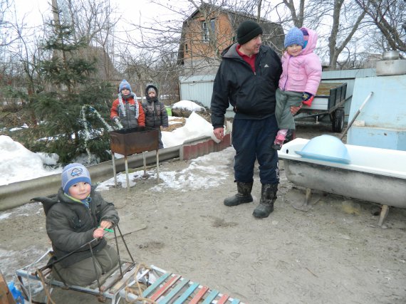 Батько чотирьох дітей показав, як виховує їх після розлучення 