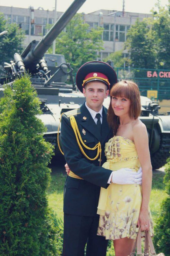 Офицер Артур Киреев с женой Алиной к войне. Он окончил Национальную академию сухопутных войск имени гетмана Петра Сагайдачного по специальности инженерные войска