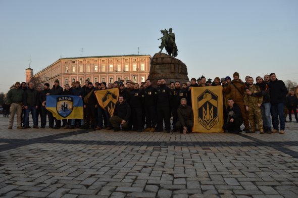 Хлопці зробили спільне фото на пам'ять