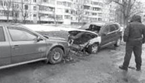 У Подільському районі Полтави в ніч на 9 лютого підпалили  шість машин