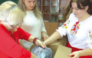Учні та вчителі Горянської школи Полтавського району зібрали посилку для полтавських бійців на Донбасі