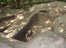 Розкопали давні кургани