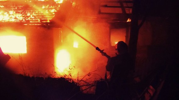На Хмельниччині за один вечір сталося одразу 2 пожежі. 2 будинки навмисно підпалив 43-річний місцевий житель