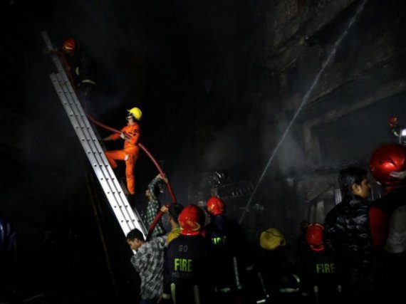 В столице Бангладеш произошел масштабный пожар. По меньшей мере 70 человек погибли