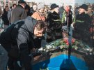 Любители поэзии, патриоты, общественные деятели, школьники и неравнодушные люди собрались, чтобы почтить память известной украинской поэтессы и активистки Елены Телиги.