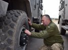 Украинские бойцы получили броневики "Варта"