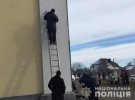 Со стены храма полиция изъяла свинцовые дробины от ружейного выстрела