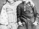 Лариса Косач (Леся Українка) з братом Михайлом. Фото 1880..1881 рр.