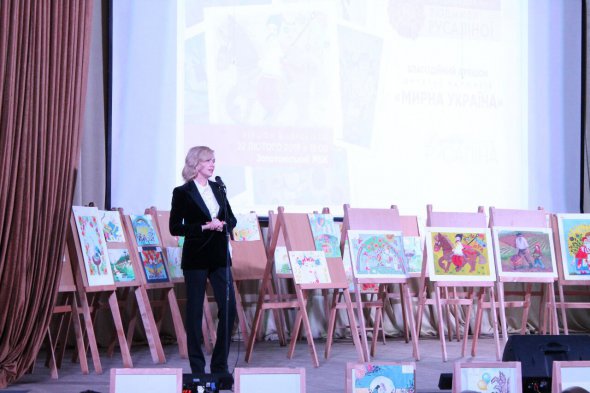 Меценат Людмила Русалина поддержала благотворительный аукцион детских рисунков