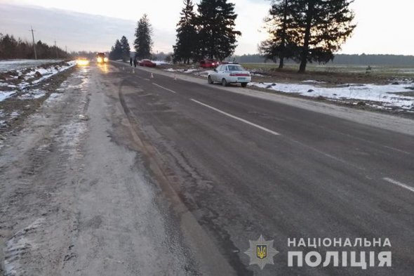 На Тернопольщине произошла смертельная авария утром 25 февраля. Водитель автомобиля Opel Vivaro выехал выехал за пределы проезжей части, не справился с управлением и перевернулся