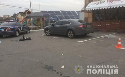 У селі Стоянка на Київщині    між двома водіями стався конфлікт через привітання з 23 лютого, який закінчився стріляниною