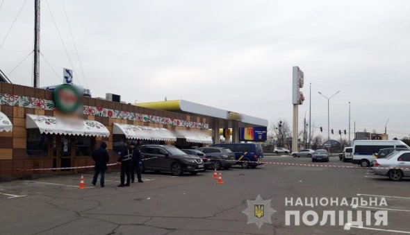 В селе Стоянка на Киевщине между двумя водителями произошел конфликт из-за поздравления с 23 февраля, который закончился стрельбой