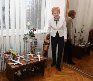Директор Института ИКАО Галина Суслова преподает правила безопасности полетов. Фото: Тарас Подолян 