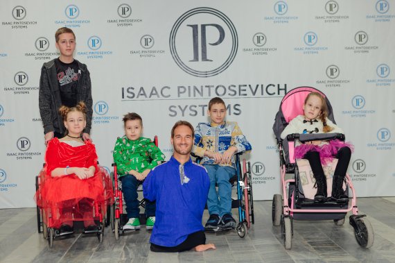Тренинг Ника Вуйчича и Ицхака Пинтосевича принес детям 325 000 грн на осуществление мечты