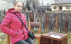 Анна з Борислава на Львівщині з трьох років росла в дитячому будинку-інтернаті. Її мати мала проблеми зі здоров’ям. Померла, коли доньці було 15 років