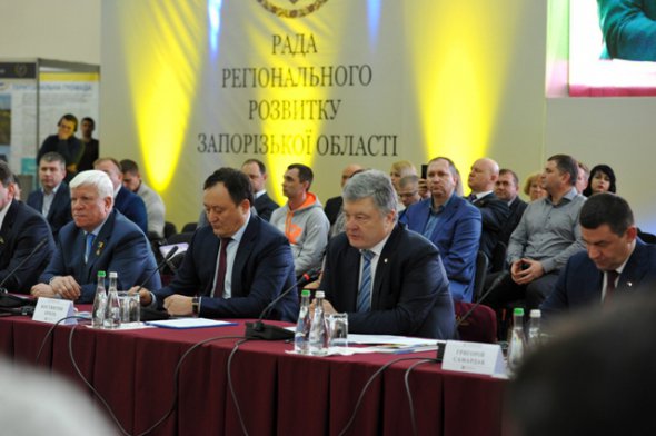 Президент Петр Порошенко подчеркнул, что сотрудничество "НИБУЛОНа" с местной властью является примером того, как необходимо выстраивать отношения с инвесторами