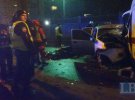 На Броварському проспекті в Києві зіткнулись автомобілі Peugeot швидкої медичної допомоги і легковик ZAZ Vida .