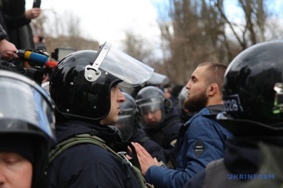 У Херсоні сталася масова бійка під час перейменування вулиці на честь Гандзюк.