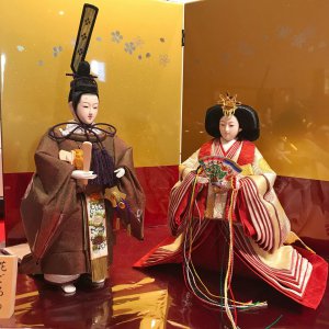 Ляльки хіна-нінгьо - імператор та імператриця