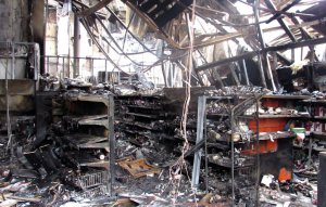 24 лютого на Київському ринку Полтави згоріли магазини ”Лідер взуття” та ”Єва”.  Автостанцію №3 вогонь не зачепив