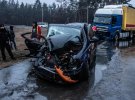 У Києві  сталася   аварія за участю  тягача DAF і Chevrolet Aveo. Машини зіткнулися лоб в лоб