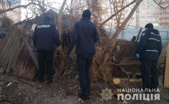 В Киеве задержали 35-летнюю женщину по подозрению в том, что она бросила  свою новорожденную дочь в заброшенном доме