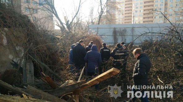 У Києві затримали 35-річну жінку за підозрою у тому, що вона покинула свою новонароджену доньку у занедбаному  будинку