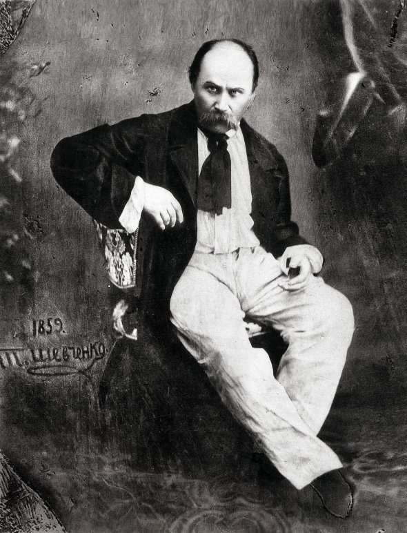 Тарас Шевченко народився 9 березня 1814 року  в сім’ї кріпаків поміщика Василя Енгельгардта у селі Моринці – нині Звенигородський район на Черкащині. 1831 року пан переїхав у Петербург і забрав Тараса з собою. Помітив його хист до малювання і віддав навчатись до живописця Василя Ширяєва. Через сім років художник Карл Брюллов створив портрет письменника Василя Жуковського. Його розіграли в лотерею й отримали 2,5 тисячі рублів. За ці гроші викупили Шевченка з кріпацтва.  Помер Тарас Шевченко 10 березня 1861 року і був похований у Петербурзі. Через два місяці перепоховали на Чернечій горі біля Канева