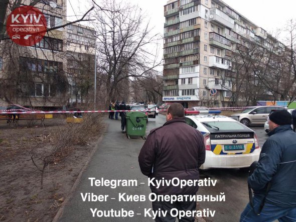 У Києві невідомий у формі поліцейського розстріляв чоловіка в авто