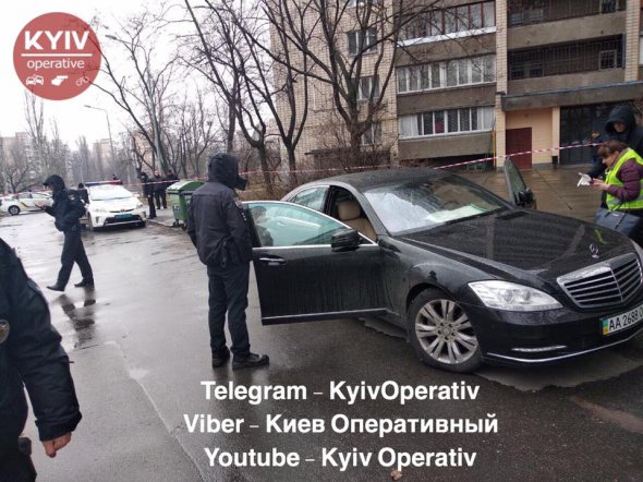У Києві невідомий у формі поліцейського розстріляв чоловіка в авто