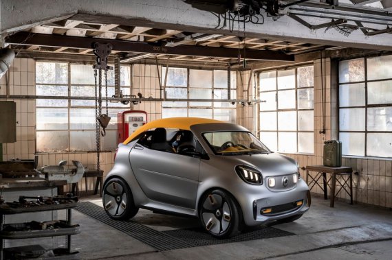 На Женевському автосалоні покажуть найменший електричний кабріолет Smart Forease +