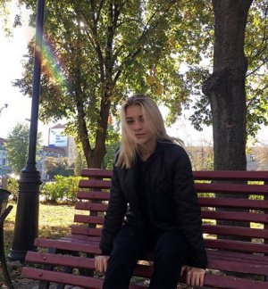 Лідія Шеховцова з Харкова була єдиною донькою в батьків. Хотіла вивчитися на льотчика цивільної авіації