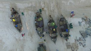 Рибацькі човни стоять на пляжі Степок селища Кирилівка Якимівського району Запоріжжя. На них виловлюють бичків, хамсу та тюльку неподалік від берегу