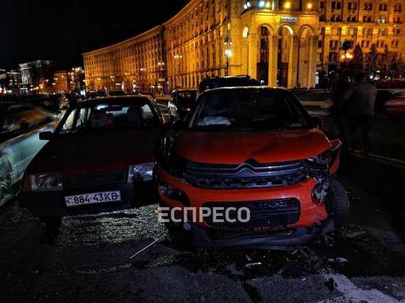 На Хрещатику сталася аварія за участі 6 автомобілів. Фото: Еспресо