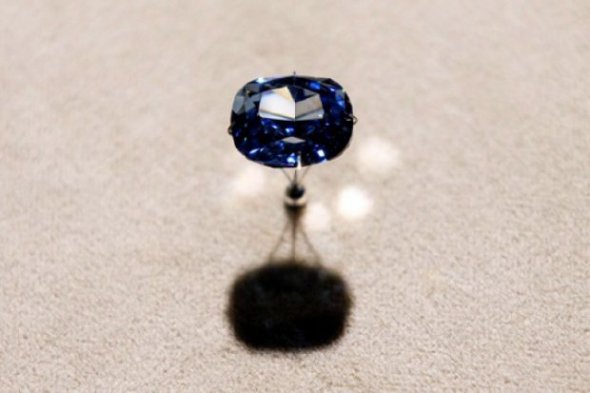 Діамант "Блакитний місяць Жозефіни" придбали майже за 50 мільйонів доларів