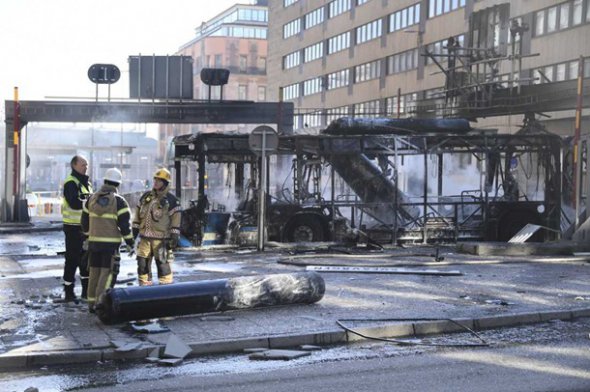 У Стокгольмі вибухнув міський автобус. Фото: Аftonbladet