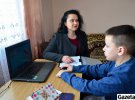 Назар займається із вчителькою інформатики, яка відвідує його вдома