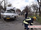У Миколаєві дерево впало на маршрутку з людьми. Постраждали 2 дітей