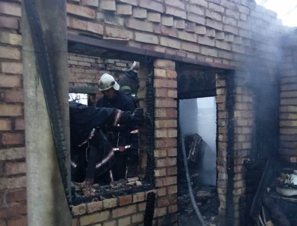 У Київській області зайнявся приватний будинок. Внаслідок пожежі дві дитини загинули