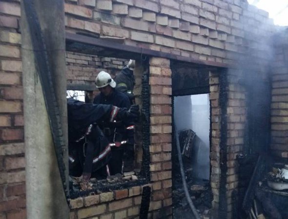 В Киевской области загорелся частный дом. В результате пожара два ребенка погибли