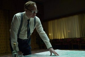 В сериале "Чернобыль" британский актер Джаред Харрис играет доктора химических наук Валерия Легасова, который был одним из руководителей комиссии по ликвидации последствий катастрофы на Чернобыльской атомной электростанции