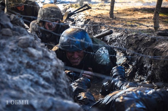 Іспит для майбутніх морських піхотинців відбувався в умовах наближених до бойових