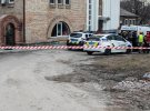 У Шевченківському районі столиці виявили мертвого чоловіка. Закривавлене тіло лежало   біля воріт церкви