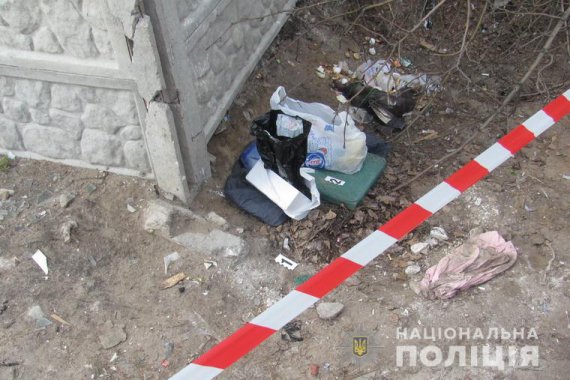 В Рубежном на Луганщине на помойке возле магазина обнаружен труп младенца
