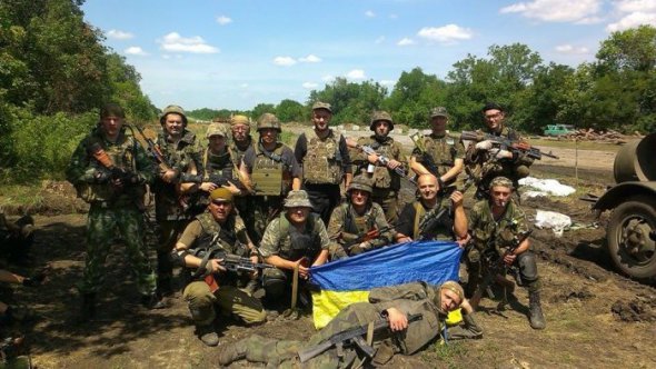 Добровольчий батальон "Айдар" у 2014 році. Був створений з активістів Майдану. Їхнім гаслом було: -"Ми прийшли перемогти і розійтися по домівках!"