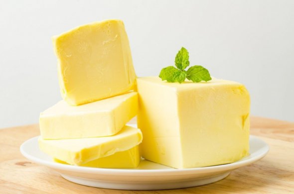 Выросло количество фальсифицированного сливочного масла. В продукте молочный жир заменяют растительным.