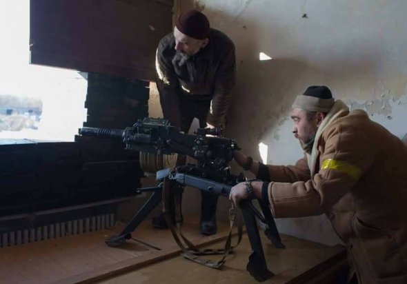 Владимир Регеша стреляет из автоматического гранатомета