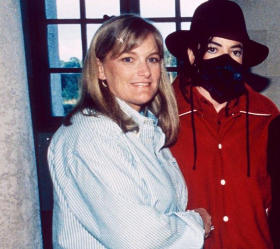Майкл Джексон и Дебби Роу были женаты с 1996 по 1999 год