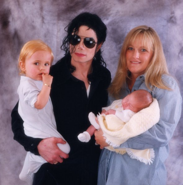 Майкл Джексон и Дебби Роу были женаты с 1996 по 1999 год
